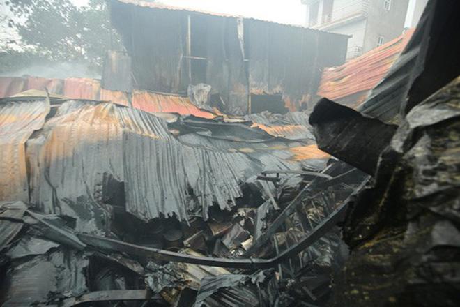 Cháy nhà xưởng kinh hoàng tại phường Trung Văn, quận Nam Từ Liêm Hà Nội